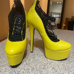 7” London Trash caged yellow platform stiletto - size 8